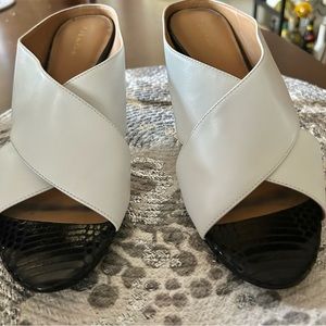 CUTE CALVIN KLEIN SANDALS